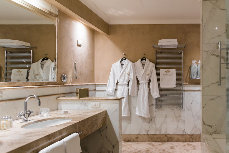 Bathroom 5, Hotel Rua Frati 48 in San Francesco, Modena