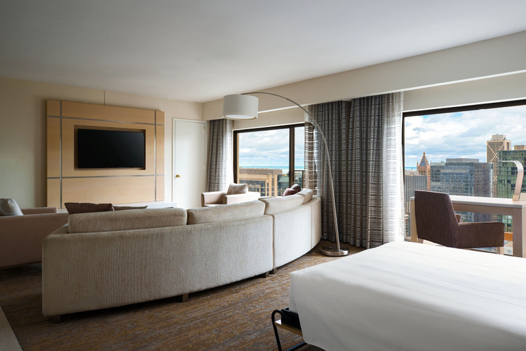Bedroom 2, Chicago Marriott Downtown Magnificent Mile, Cook