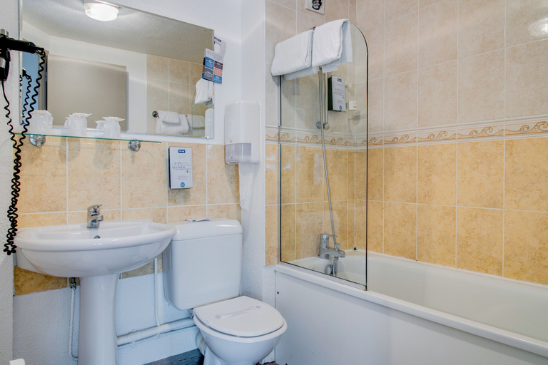 Bathroom 4, Comfort Hotel Etampes, Essonne