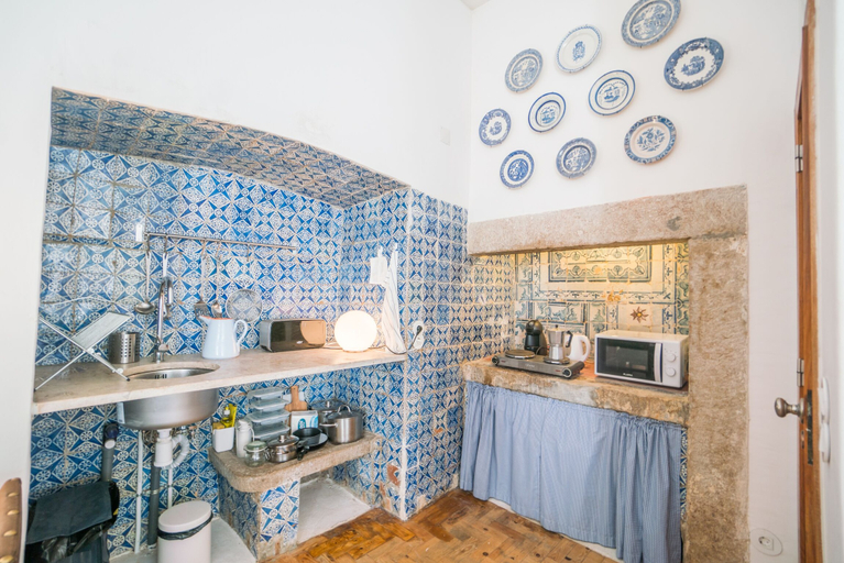 Others 3, Traditional Studio Apartment, Lisbon
