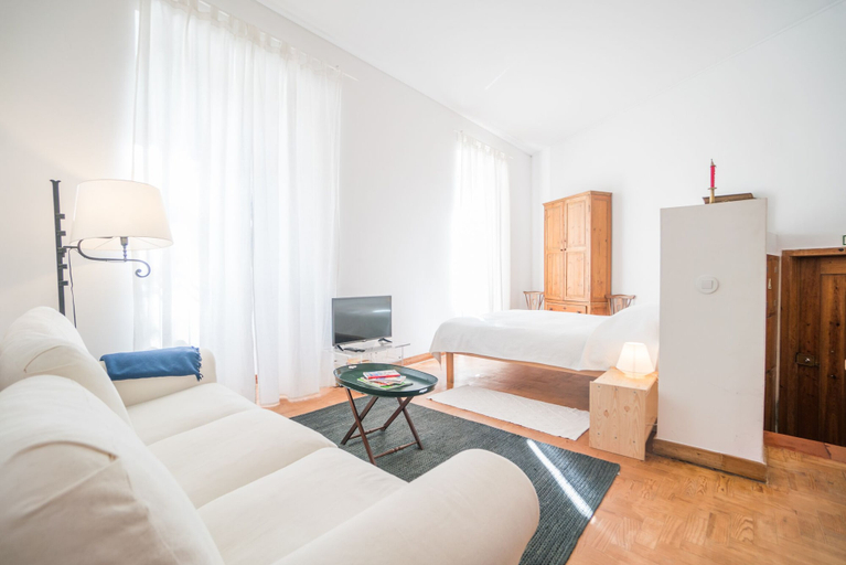 Others 5, Traditional Studio Apartment, Lisbon