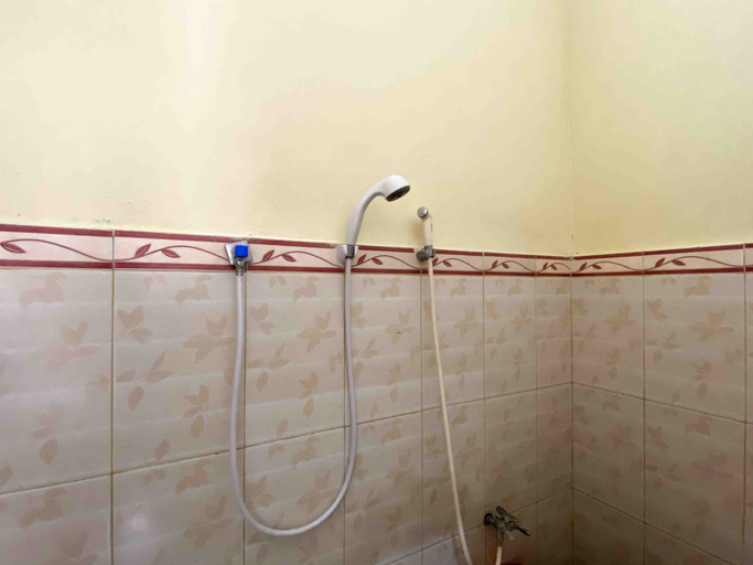 Bathroom 3, Cha Cha Homestay, Malang