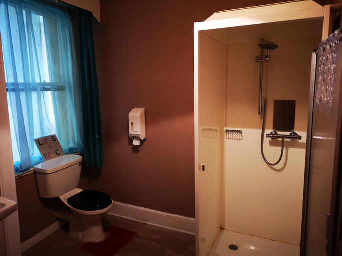 Bathroom 4, Claredon Hotel, Argyll and Bute