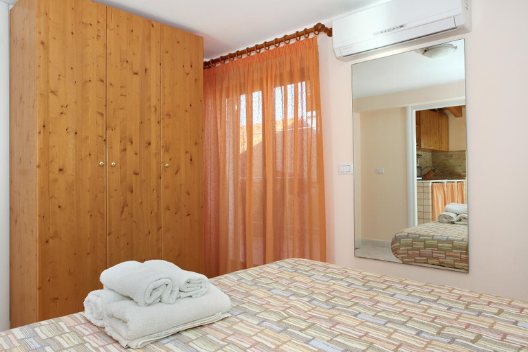 Bedroom 2, Adriana casa vacanze Apartment One bedroom, Catania