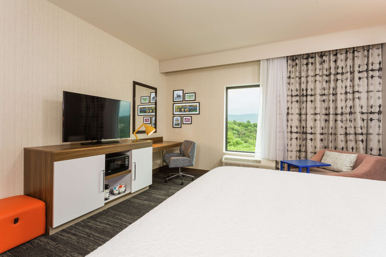 Bedroom 3, Hampton Inn Cumberland, Allegany