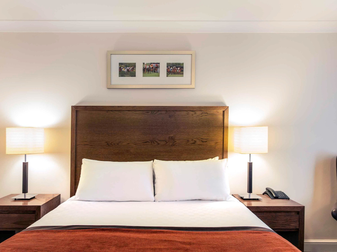 Bedroom 4, Mercure Haydock Hotel, Saint Helens