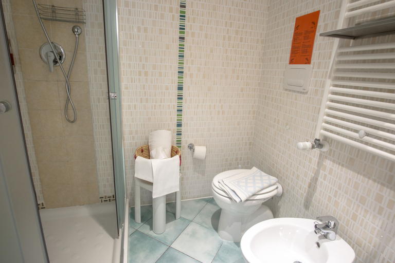 Bathroom 4, Hotel Antigo Trovatore, Venezia