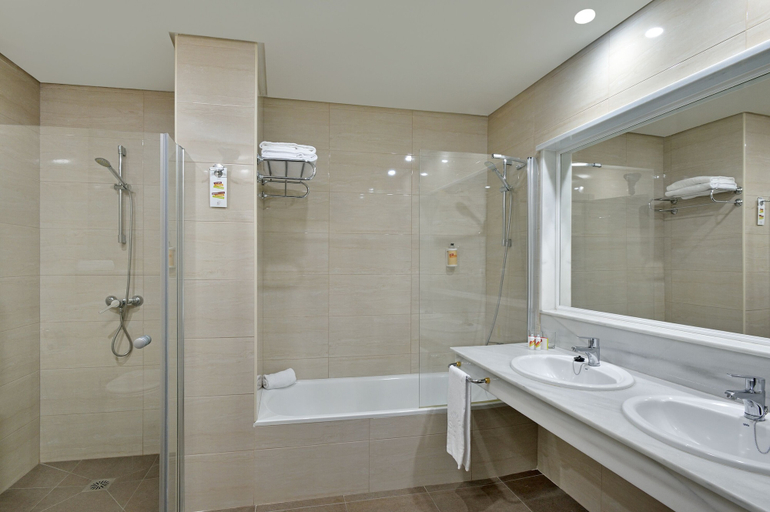 Bathroom 5, Sol Marbella Estepona - Atalaya Park, Málaga