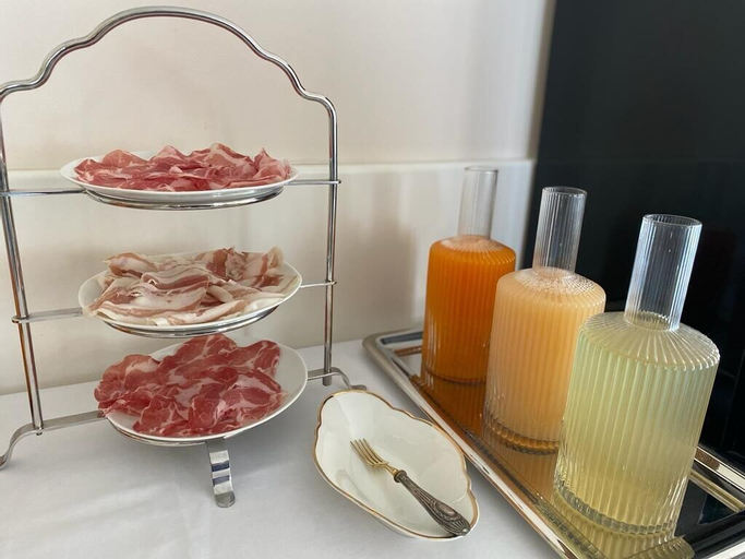 Food & Drinks 11