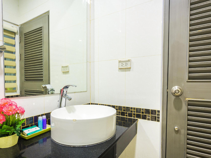 Bathroom 3, Add Plus Hotel and Spa, Pulau Phuket