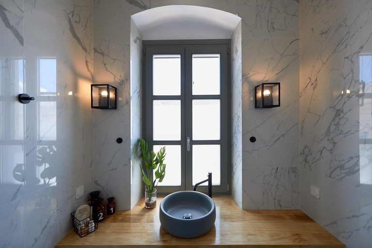 Bathroom 4, Argonauta, South Aegean