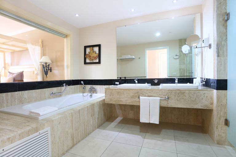 Bathroom 5, Bahia Principe Explore Akumal - All Inclusive, Cozumel