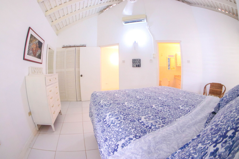 Bedroom 2, One Rythm