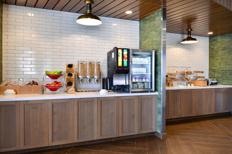 Food & Drinks 5, Fairfield Inn & Suites by Marriott Minneapolis Shakopee, Scott