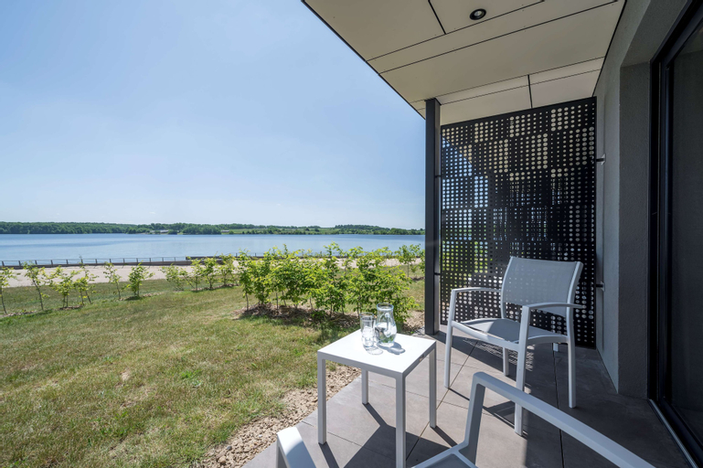 Exterior & Views 14