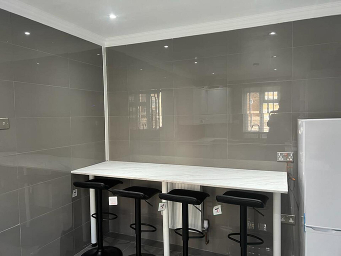 Others 4, Modern Executive 2-bed Apartment in London, London