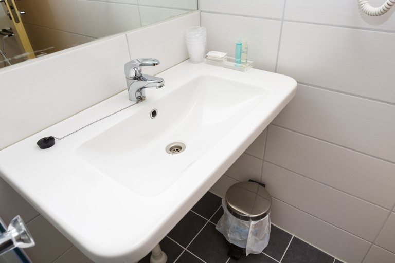 Bathroom 4, Tjeldsundbrua Hotel, Skånland