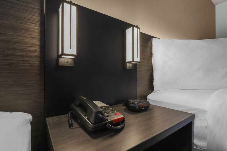 Bedroom 3, Motel 6 Brooks, AB, Division No. 2