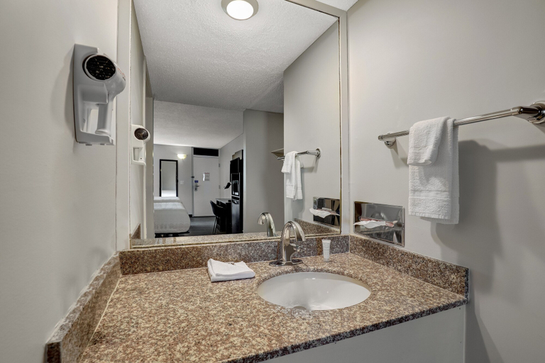 Bathroom 4, Motel 6 Brooks, AB, Division No. 2