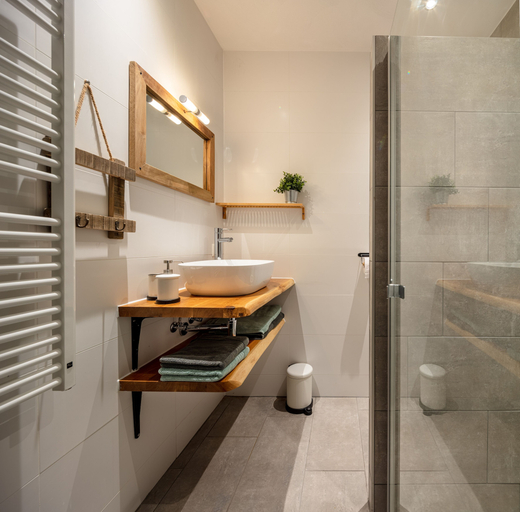 Bathroom 3, Boutique Hotel Herberg Binnen, Bergen