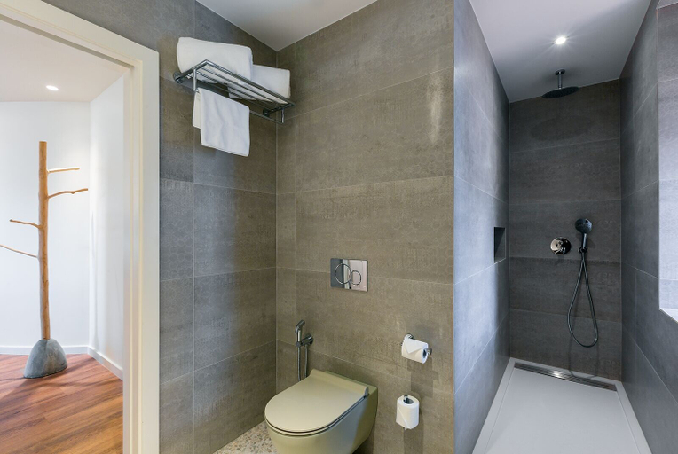 Bathroom 5, Three House Hotel, Funchal