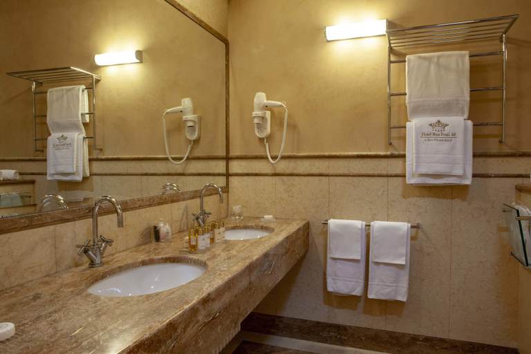 Bathroom 5, Hotel Rua Frati 48 in San Francesco, Modena