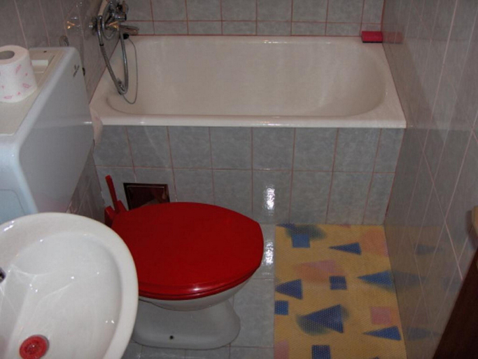 Bathroom 3, Apartments Nadia, Bol