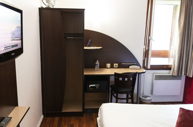 Bedroom 3, Hôtel Bagatelle Paris Nord Roissy CDG, Val-d'Oise