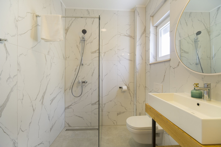 Bathroom 4, Apartments Bulli, Trogir