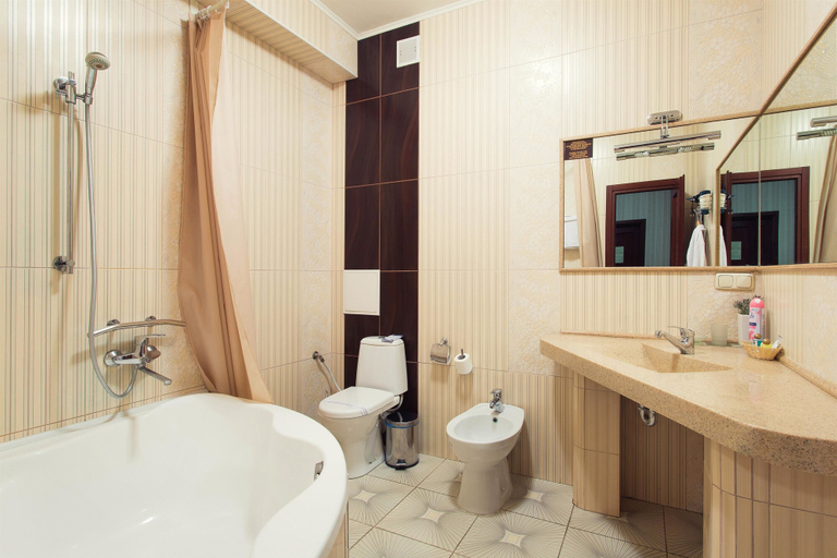 Bathroom 3, Viva Hotel, Kharkivs'ka
