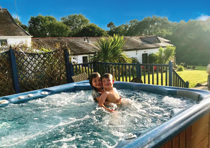Sport & Beauty, Pen Dragon - 2 Bed Cottage - Penclawdd, Swansea