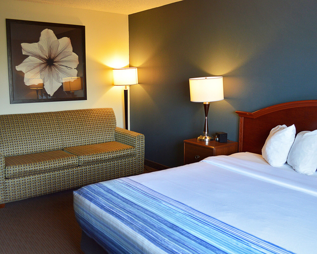 Bedroom 3, AmericInn by Wyndham Spencer, Clay