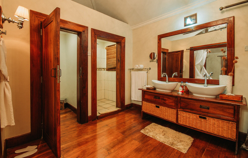 Bathroom 5, Escarpment Luxury Lodge, Karatu