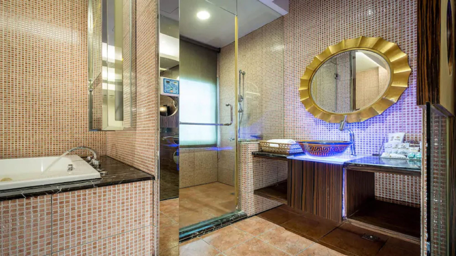 Bathroom 3, Uline Motel, Taipei City