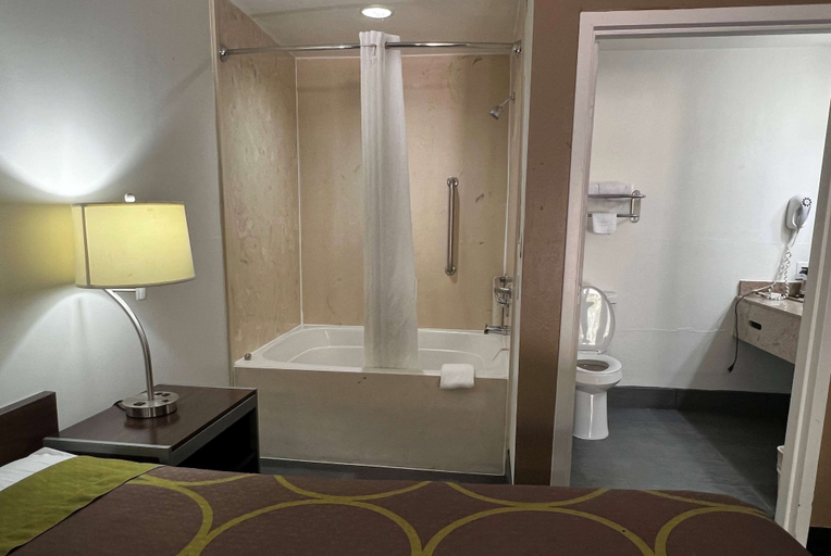 Bathroom 4, Super 8 by Wyndham Slidell, Saint Tammany