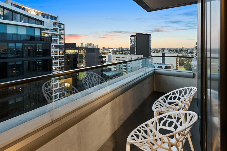 Exterior & Views 4