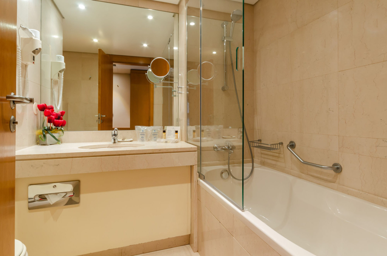 Bathroom 5, Marques De Pombal Hotel, Lisbon
