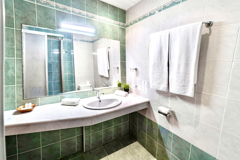 Bathroom 5, Palm Beach Hotel- All Inclusive, Varna