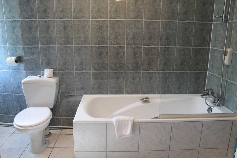 Bathroom, Le Grand Hotel, Lot