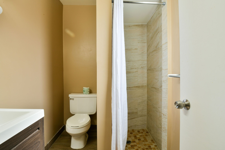 Bathroom 3, Inca Inn, Grand