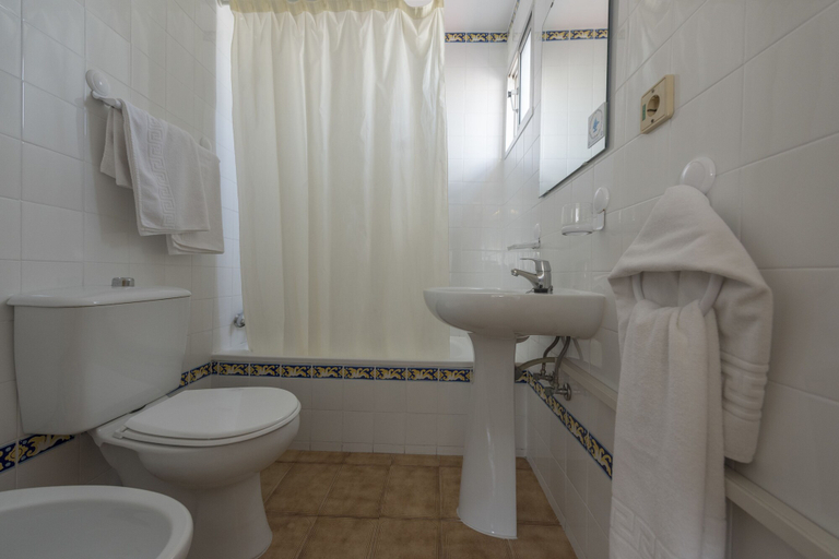 Bathroom 3, Hotel San Andrés, Cádiz