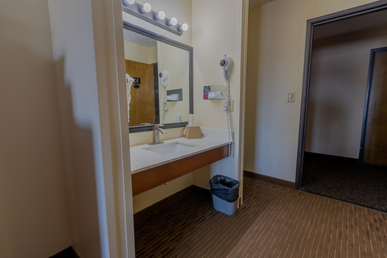 Bathroom 5, Thunderbird Lodge, Davison