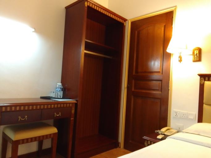 Bedroom 2, Borneo Suites Hotel, Kota Kinabalu