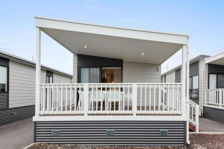 Exterior & Views 1