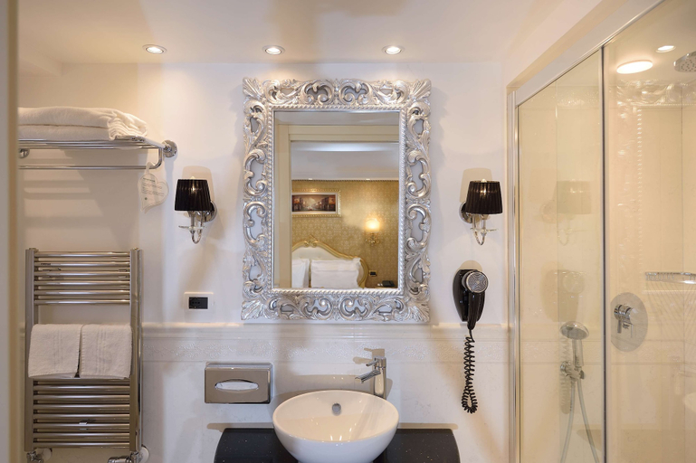 Bathroom 4, Hotel Olimpia Venice, BW Signature Collection, Venezia
