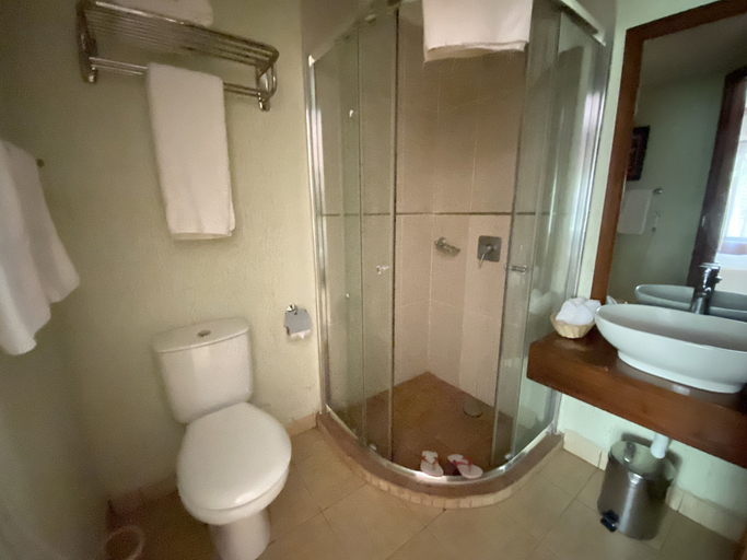 Bathroom 4, Sangana Lodge, Moshi Urban
