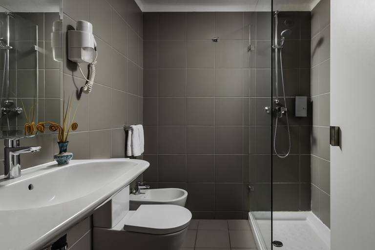 Bathroom 5, Hotel Dom Luis, Elvas