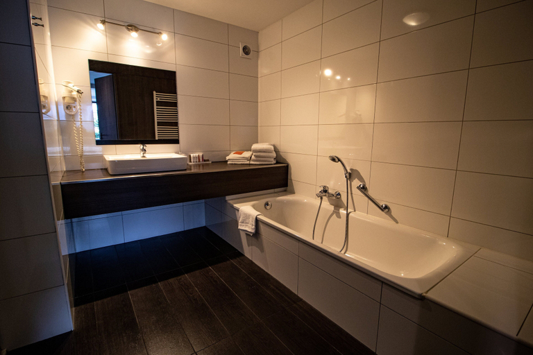 Bathroom 3, Van der Valk Hotel Nuland, Maasdonk