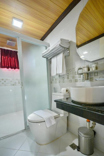 Bathroom 5, Diamond Water Edge Resort, Malay