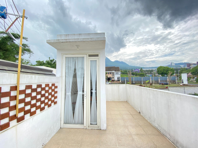 Exterior & Views 4